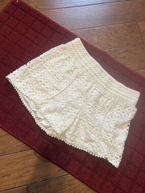 Women’s Cream Crochet Lace Shorts - Lightweight Summer Style😃. Large